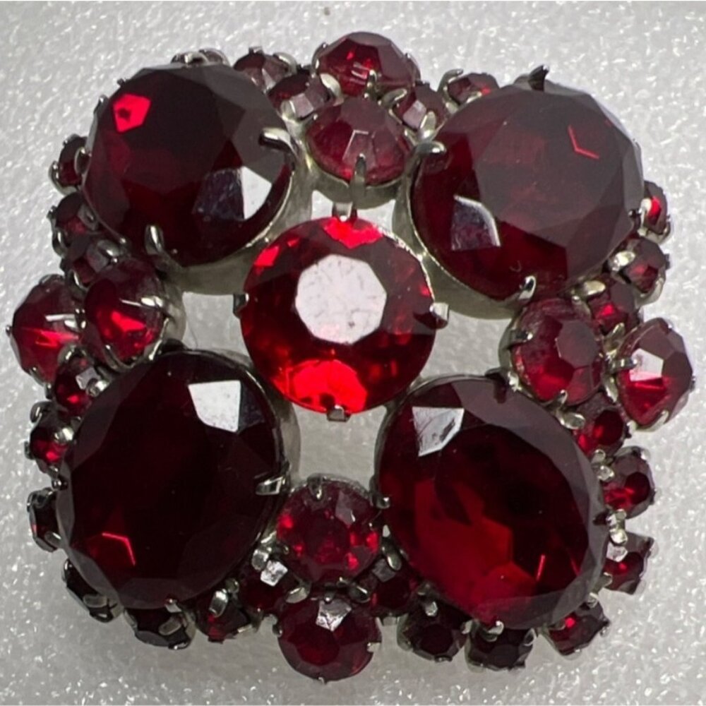 Vintage Square‎ Red Glass Rhinestone Brooch Pin Domed Prong Set Silver Tone